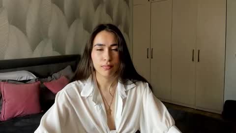 Snapshot of shy_bambiii chatting on March 2, 4:25 am Mika online show from March 2, 4:25 am