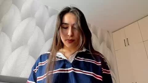 Snapshot of shy_bambiii chatting on March 10, 4:50 am Mika online show from March 10, 4:50 am