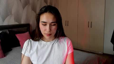 Snapshot of shy_bambiii chatting on March 24, 2:16 am Mika online show from March 24, 2:16 am