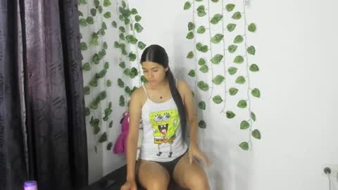 Snapshot of shy_brunnette chatting on May 23, 1:15 pm Canela online show from May 23, 1:15 pm