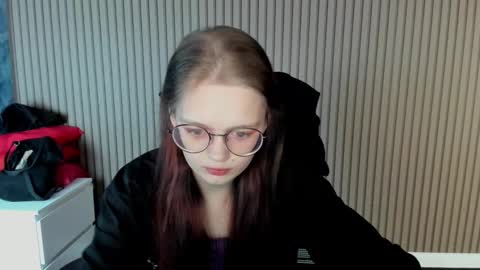 shy_elina01 online show from October 7, 10:34 am