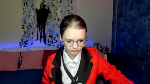 shy_elina01 online show from October 31, 10:49 am