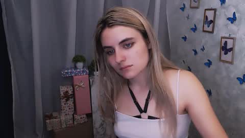 shy_sabrina_ online show from January 6, 1:52 pm