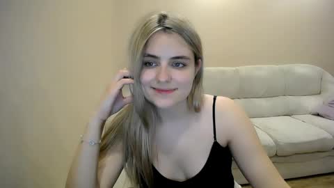 shy_sabrina_ online show from April 2, 8:39 pm