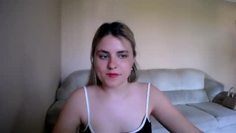 shy_sabrina_ online show from June 10, 2:49 pm
