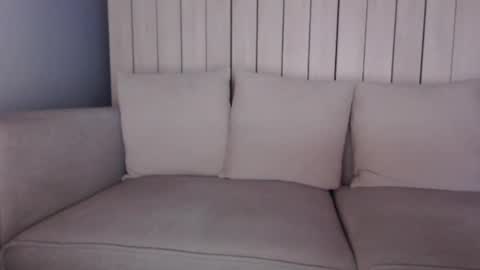 shy_schoolgirl_ online show from December 24, 10:28 pm