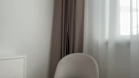 shy_schoolgirl_ online show from June 4, 6:52 am