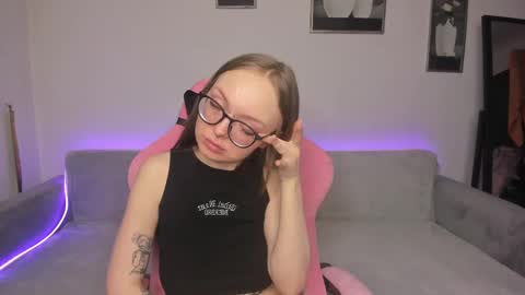 Snapshot of shy_suchka chatting on February 13, 9:27 pm Melissa online show from February 13, 9:27 pm