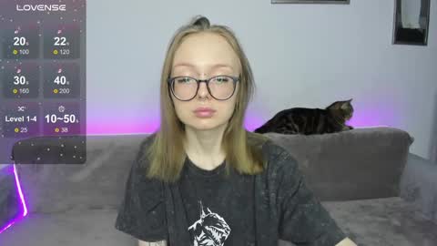 Snapshot of shy_suchka chatting on February 20, 10:15 pm Melissa online show from February 20, 10:15 pm