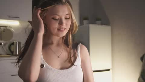 Snapshot of shyakemi chatting on March 28, 1:54 pm Akemi online show from March 28, 1:54 pm