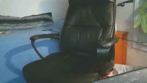 shyboyhugecum2020 online show from October 6, 1:14 am