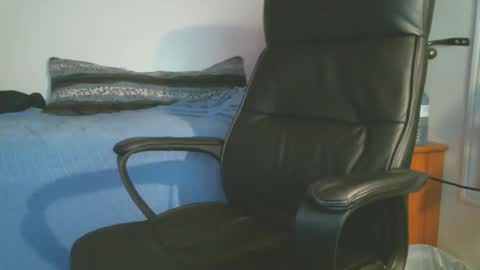 shyboyhugecum2020 online show from October 13, 1:49 am