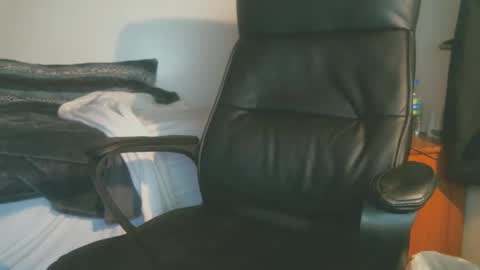 shyboyhugecum2020 online show from December 15, 4:28 am