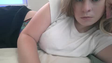 Snapshot of shyelyseee chatting on November 29, 8:34 pm Elyse online show from November 29, 8:34 pm