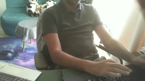 Snapshot of shyfrenchcock chatting on June 5, 7:47 am shyfrenchcock online show from June 5, 7:47 am