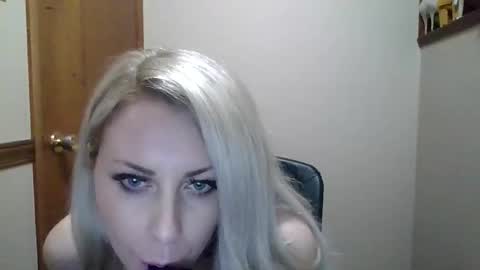 Snapshot of shygirlyxo chatting on April 11, 7:45 am shygirlyxo online show from April 11, 7:45 am