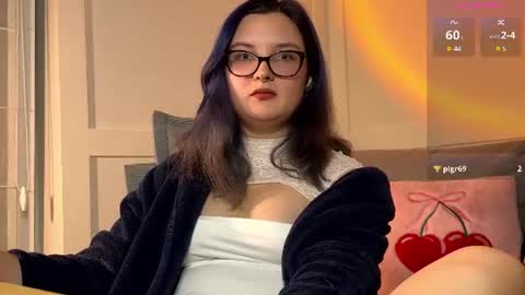 Snapshot of shylittlemouth chatting on June 16, 7:05 pm Vanessa online show from June 16, 7:05 pm