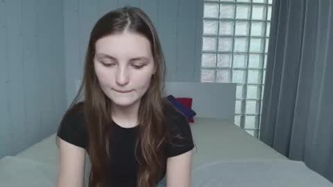 shyly_lisa online show from June 29, 8:20 am