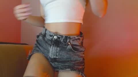 Lea online show from December 14, 2:22 pm