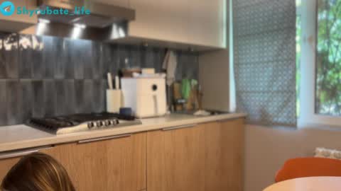 Snapshot of shyrubate chatting on May 31, 6:53 am Aurora online show from May 31, 6:53 am