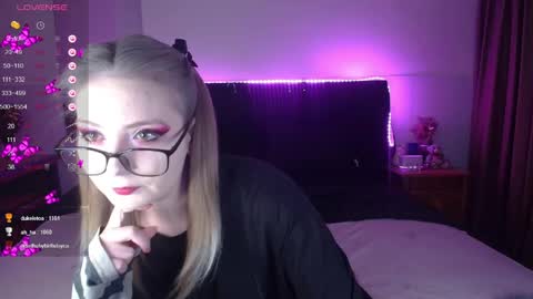shysweetrish online show from May 10, 1:44 am