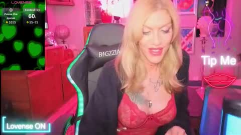 Snapshot of shytrans_uk chatting on April 6, 10:00 pm shytrans_uk online show from April 6, 10:00 pm