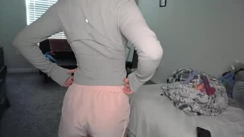 Snapshot of shyy_petitebaby chatting on February 11, 3:28 pm shypetitebaby online show from February 11, 3:28 pm