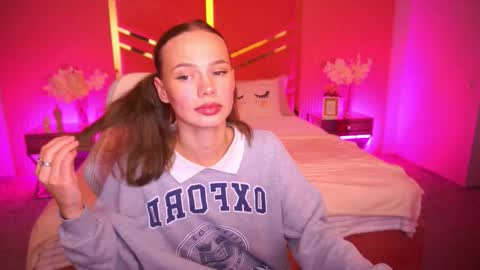 shyysiren online show from October 7, 2:58 pm