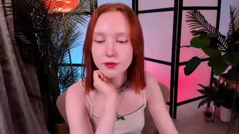 Snapshot of sia_hart chatting on June 24, 6:40 pm Sia online show from June 24, 6:40 pm