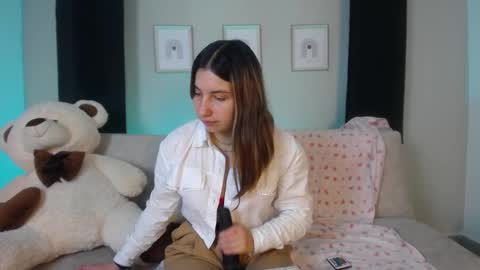 Snapshot of sia_wattson chatting on December 15, 11:09 pm Sia online show from December 15, 11:09 pm