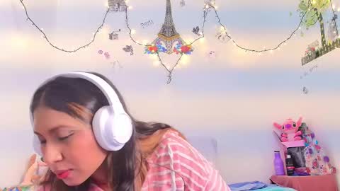 Snapshot of siara_bonny chatting on March 4, 6:58 pm Siara online show from March 4, 6:58 pm