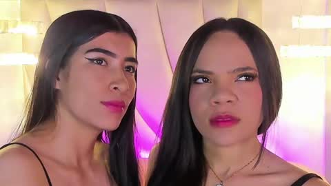 Siara and Zoe tattoo online show from June 18, 11:42 pm