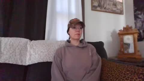 Snapshot of sidneyraee chatting on April 5, 2:36 pm Mrs. St. Patrickk online show from April 5, 2:36 pm
