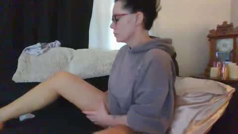 Snapshot of sidneyraee chatting on April 24, 4:42 pm Mrs. St. Patrickk online show from April 24, 4:42 pm
