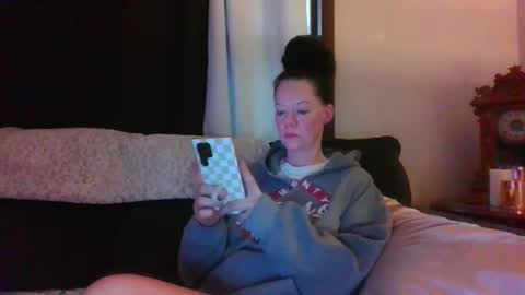 Snapshot of sidneyraee chatting on April 30, 11:20 pm Mrs. St. Patrickk online show from April 30, 11:20 pm