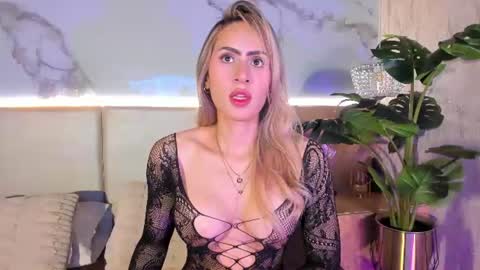 Snapshot of sienna_belluccii chatting on August 6, 11:12 am sienna belluccii online show from August 6, 11:12 am
