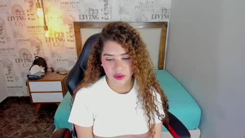 Snapshot of sienna_fox4 chatting on November 5, 1:55 pm S I E N N A online show from November 5, 1:55 pm