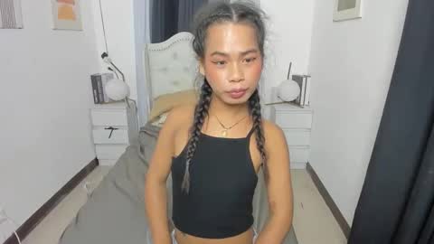 JiwelLyra online show from February 4, 9:31 pm