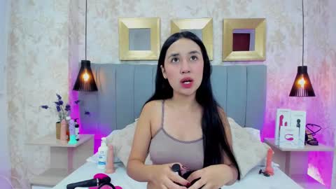 Camila Vargas online show from February 12, 11:51 am