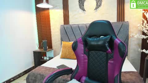 Snapshot of sienna_lu chatting on June 12, 8:52 pm Sienna online show from June 12, 8:52 pm