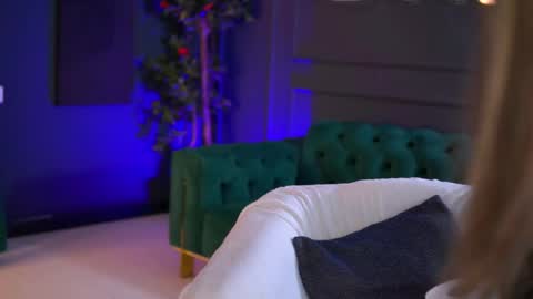 Snapshot of siennaruh chatting on February 5, 10:09 am Sienna online show from February 5, 10:09 am