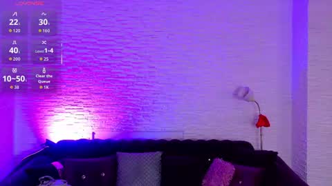 siennashinee online show from June 30, 7:15 pm