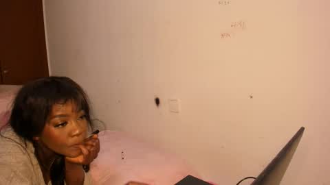 Snapshot of sierra_violet chatting on March 25, 7:53 pm sierra_violet online show from March 25, 7:53 pm