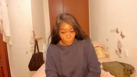 Snapshot of sierra_violet chatting on April 7, 6:52 pm sierra_violet online show from April 7, 6:52 pm
