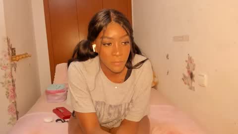 Snapshot of sierra_violet chatting on April 15, 6:59 pm sierra_violet online show from April 15, 6:59 pm