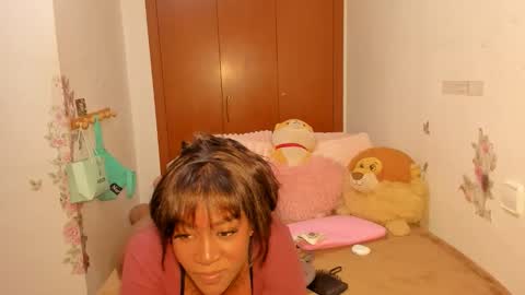 Snapshot of sierra_violet chatting on May 8, 8:25 pm sierra_violet online show from May 8, 8:25 pm