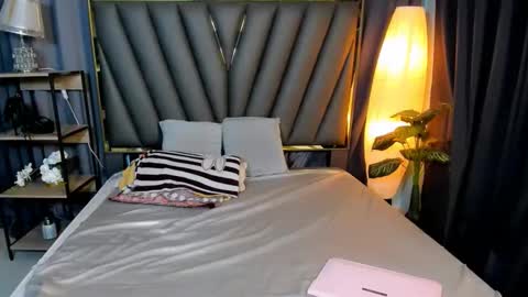 Belle online show from November 20, 5:51 am