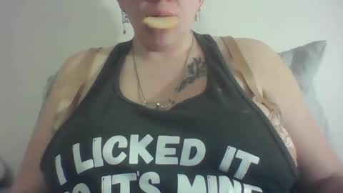 Snapshot of sifgoddess chatting on December 17, 1:22 am Lady Sif online show from December 17, 1:22 am