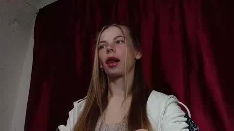 Snapshot of silentpassion567 chatting on March 9, 8:24 pm JULIANA online show from March 9, 8:24 pm