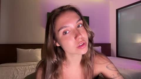 You fav Miss Si online show from February 4, 2:23 pm